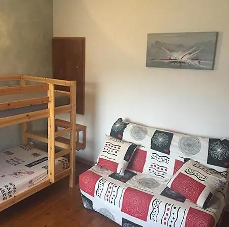 Pavillon Au Bord De La