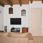 Pavillon Au Bord De La 度假居 *