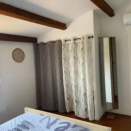 בית נופש Pavillon Au Bord De La *