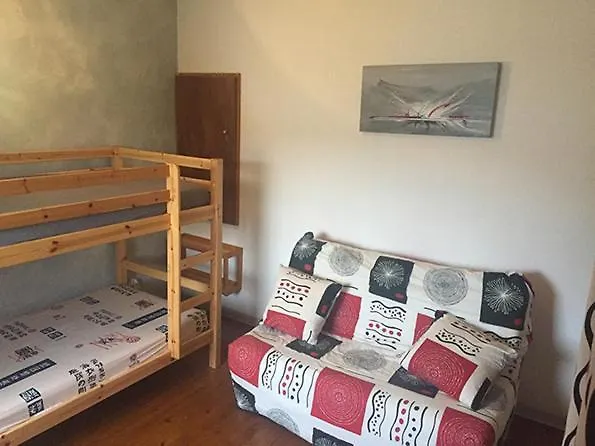 Pavillon Au Bord De La